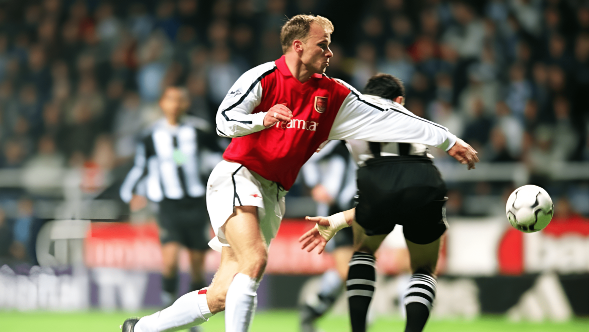 Dennis Bergkamps Ikonisches Tor Gegen Newcastle United: Eine Meisterklasse in Fußballbrillanz