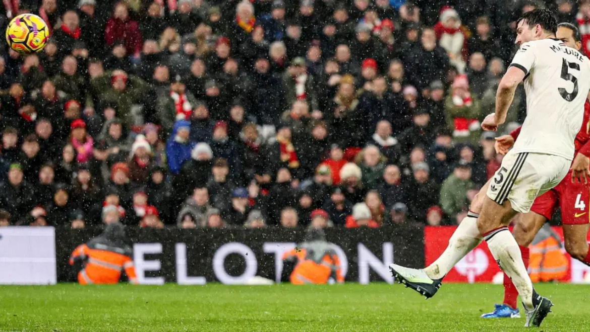 Manchester United und Liverpool liefern sich ein packendes 2:2 – Maguire vergibt die große Chance!